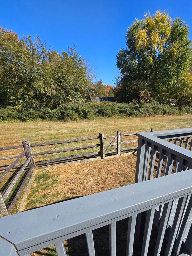 Building Photo - Aspen Woods - 3 Bedroom, 2.5 Bath Townhome
