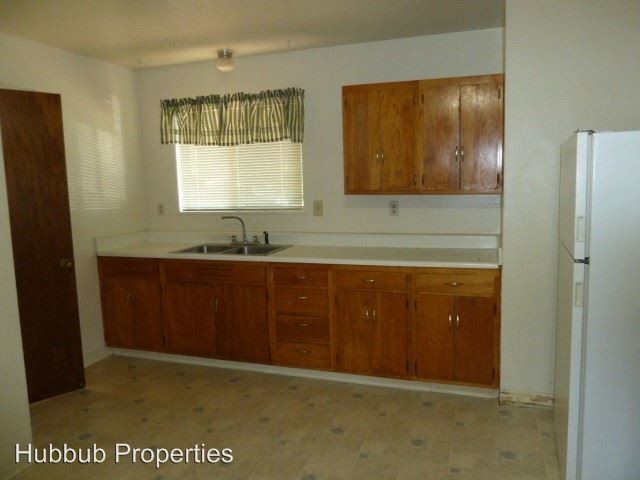Foto del edificio - 2220-2222 Suzette Ave