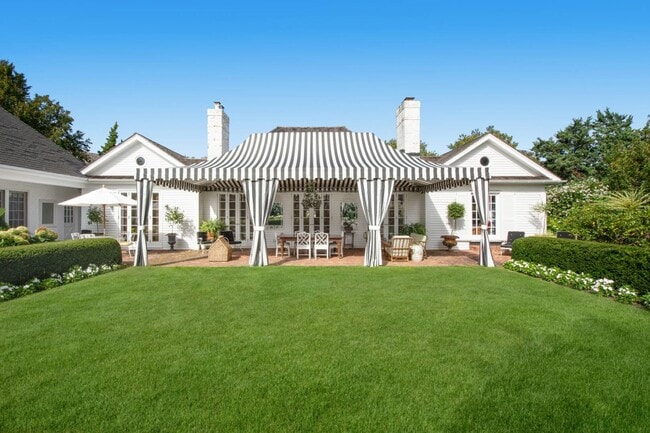 Building Photo - 171 Wyandanch Ln