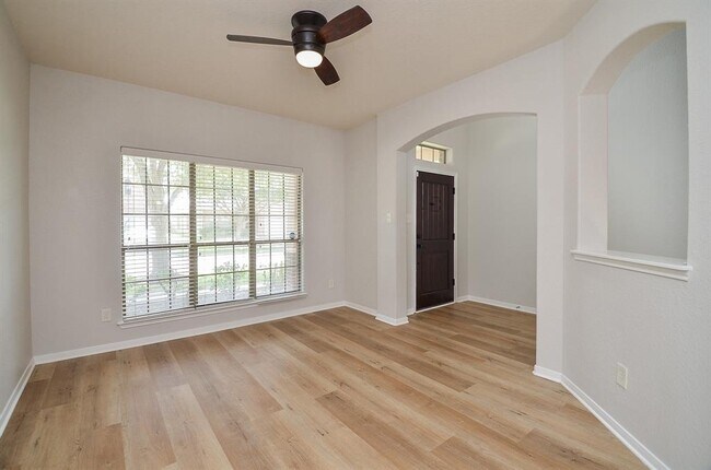 Building Photo - 15219 Bartlett Landing Dr