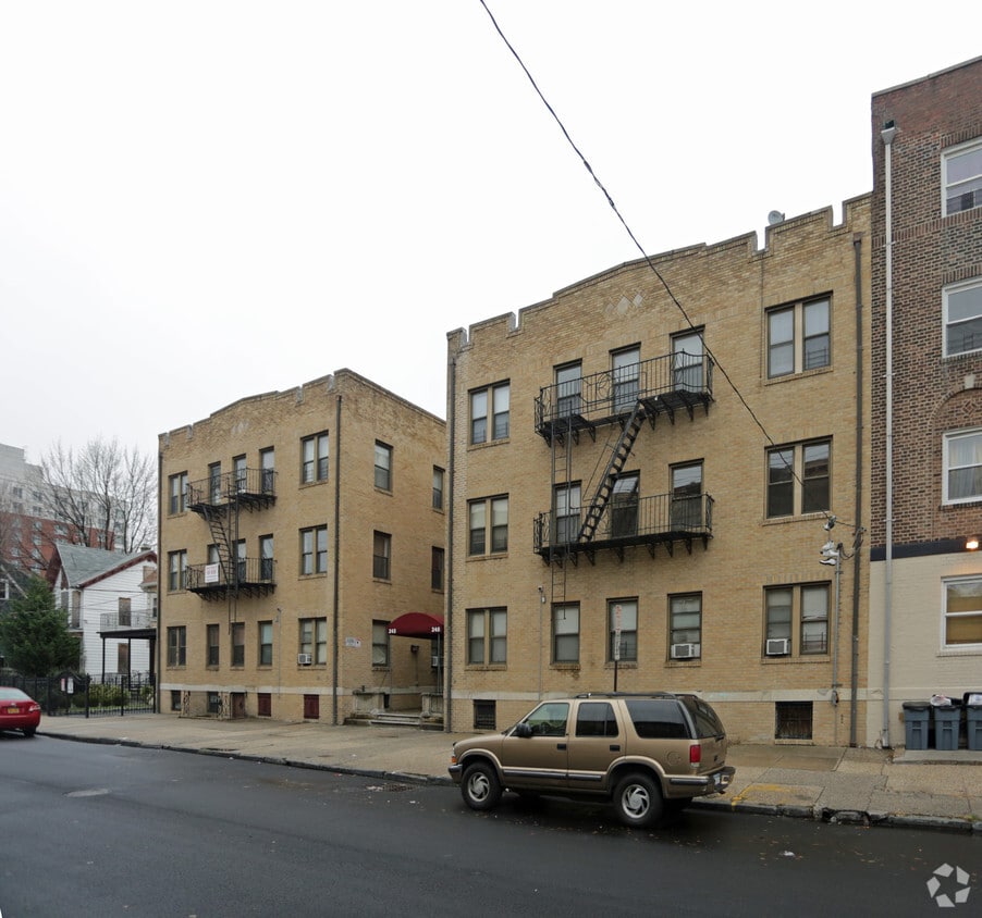 243-245 3rd - 243-245 S 3rd Ave