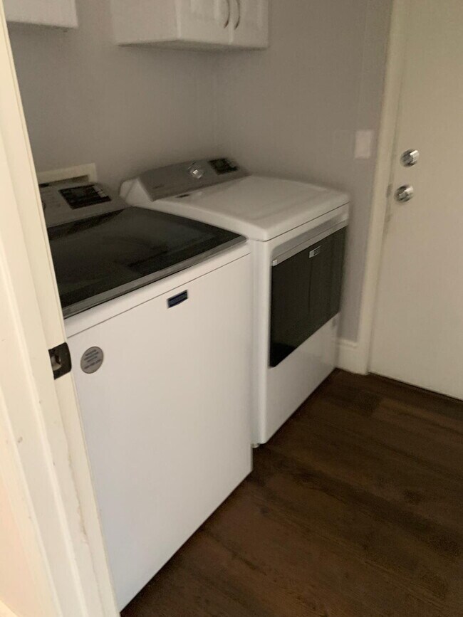 Foto del edificio - Beautiful Single-Level 3-Bedroom with Priv...