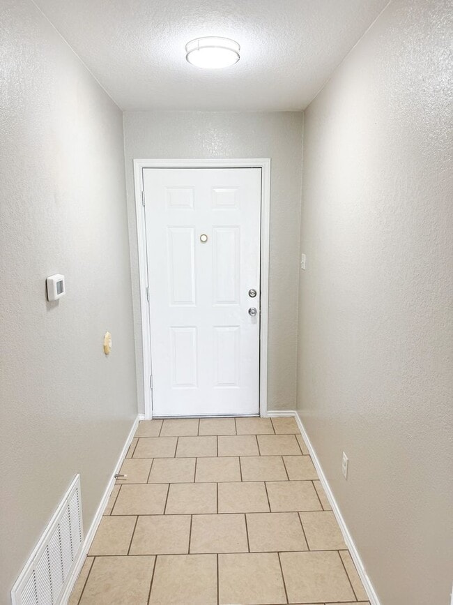 Foto del edificio - Available 7/21/2025 Beautiful 1 story, 4 b...