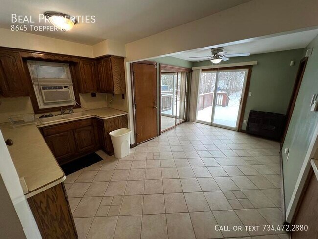 Building Photo - 8645 Toepfer Rd
