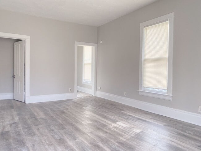 Foto del edificio - Large 2 bed 1 bath house
