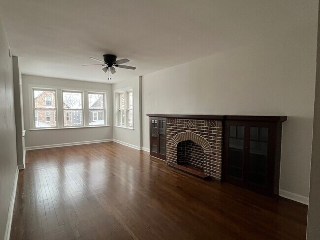 Building Photo - 2338 N Avers Ave