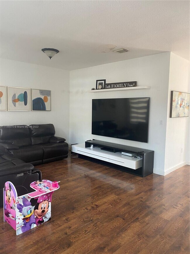 Foto del edificio - 10860 NW 84th St