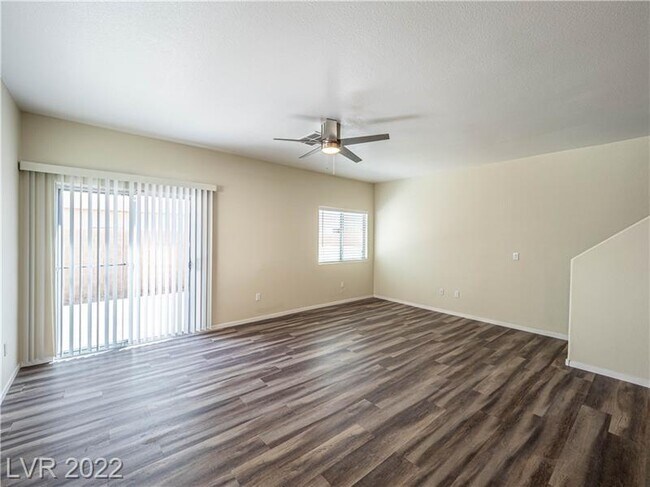 Foto del edificio - 8831 Roping Rodeo Ave