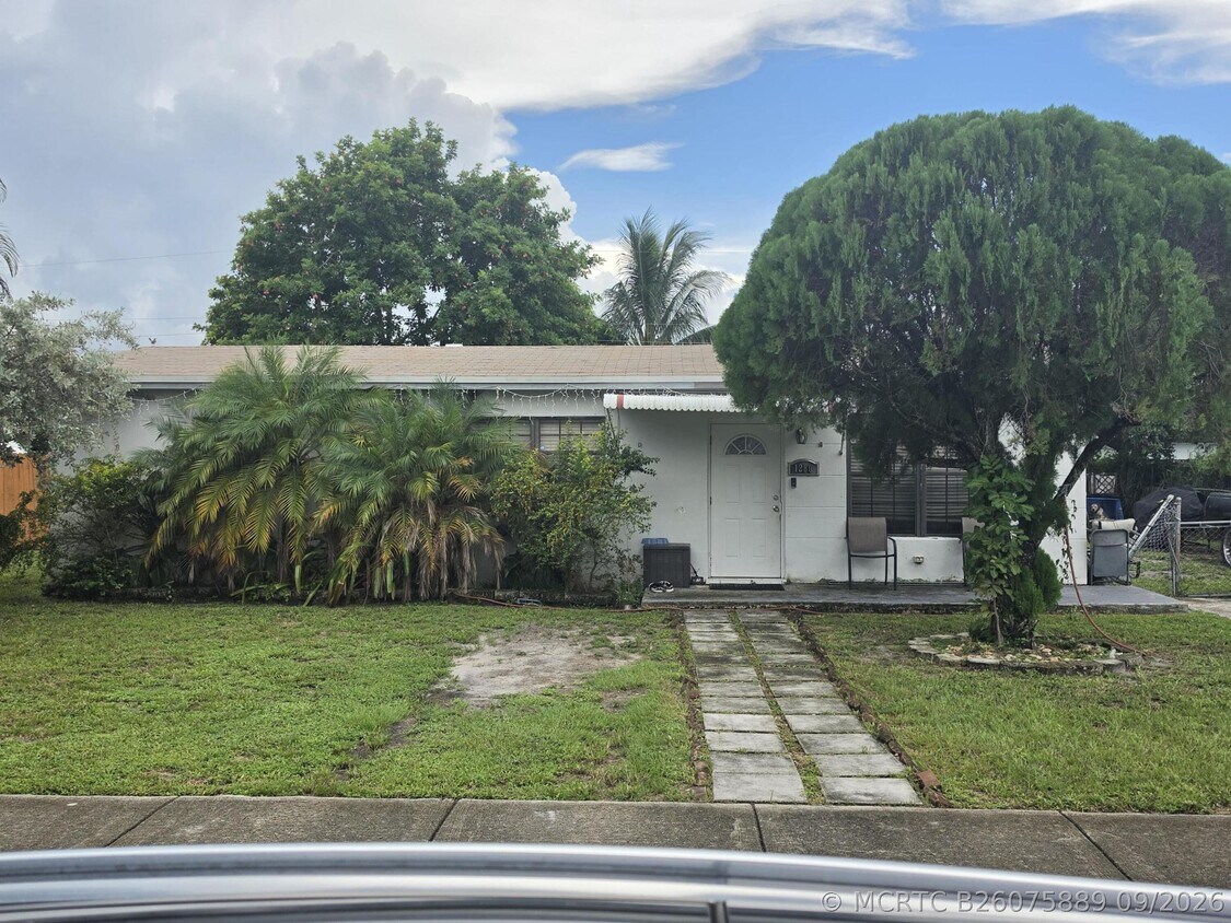 Foto del edificio - 1280 NE 214th St