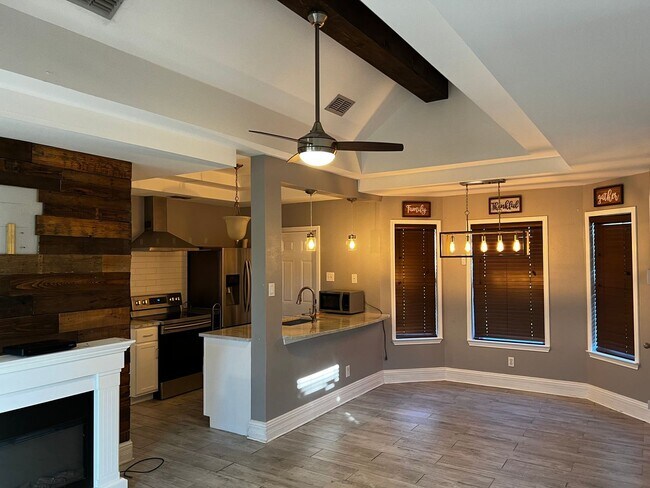 Foto del edificio - Palo Alto Village