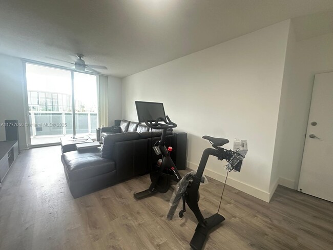 Foto del edificio - 601 NE 23rd St