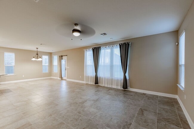 Building Photo - 1605 Constanta Dr