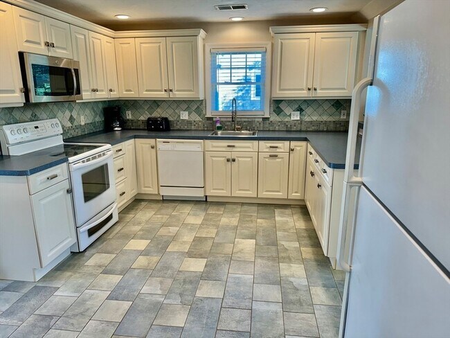 Building Photo - 152 Samoset Avenue Unit house