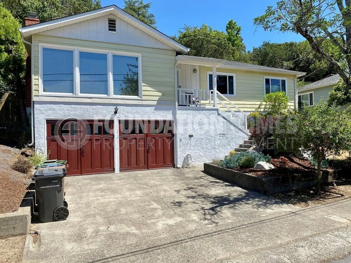 Primary Photo - Modern Bret Harte Home with Gourmet Kitchen - FOUNDATION
