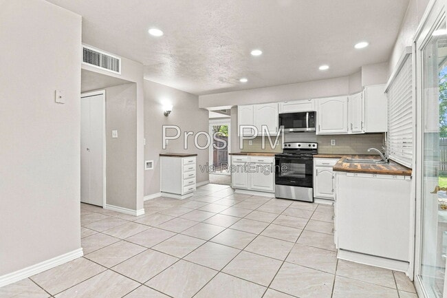 Building Photo - 5281 Reed Dr