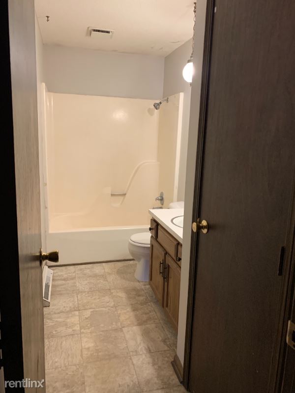 Building Photo - 3 br, 2 bath Townhome - 541 E Lacy St