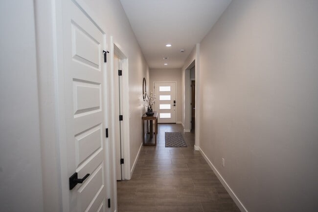 Building Photo - Luxury Vacation Rental