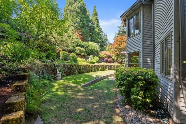 Building Photo - Beautiful Lake Oswego Traditional