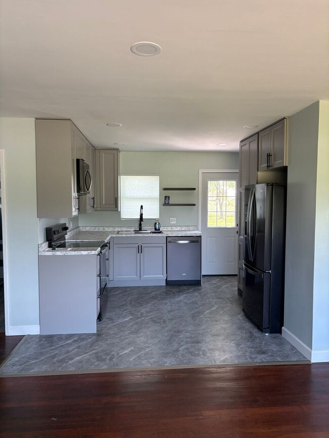 Building Photo - Country Ranch Home with 3 Bedroom 1 Bath for Rent