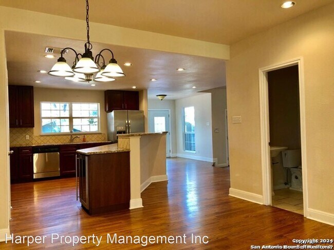 Foto del edificio - 3 br, 3 bath House - 231 E Elmview Place