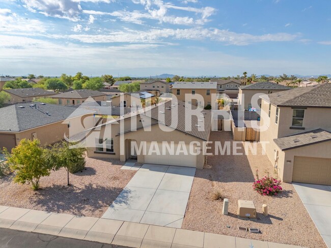 Building Photo - Newer Home in a Great Location to the Freeway
