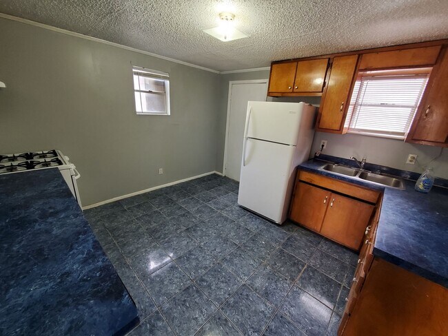 Foto del edificio - Newly Rehabbed 3 Bedroom 1 Bath COZY Home!!!!