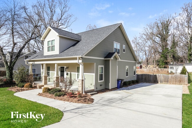 Building Photo - 2249 Sherwood Dr