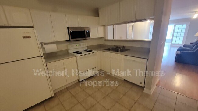 Foto del edificio - 929 Morreene Rd