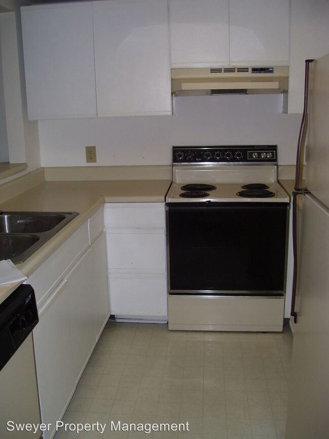 Building Photo - 225 St. Luke Court