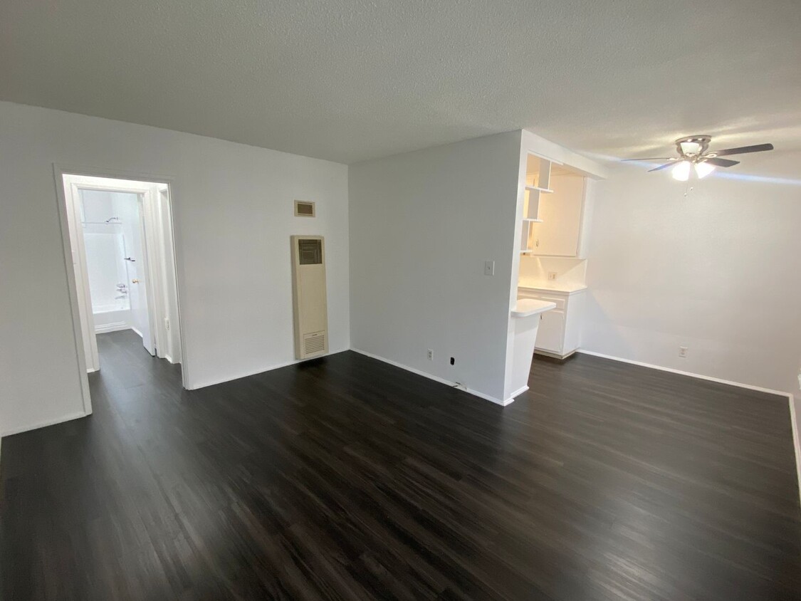 Building Photo - 1019