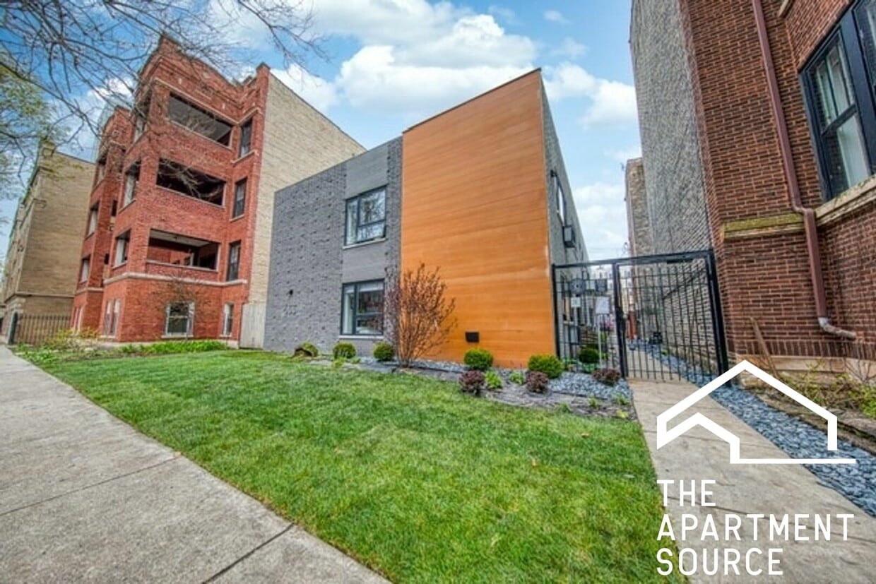 Building Photo - 6331 N Magnolia Ave