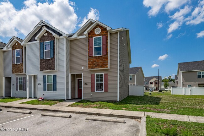 Building Photo - 132 Waterstone Ln
