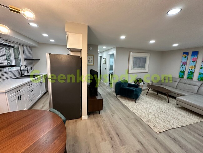 Foto del edificio - Updated 2-Bedroom Unit on one level that i...