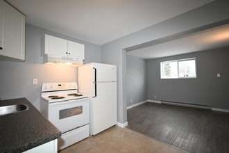Building Photo - 225 Gillett St