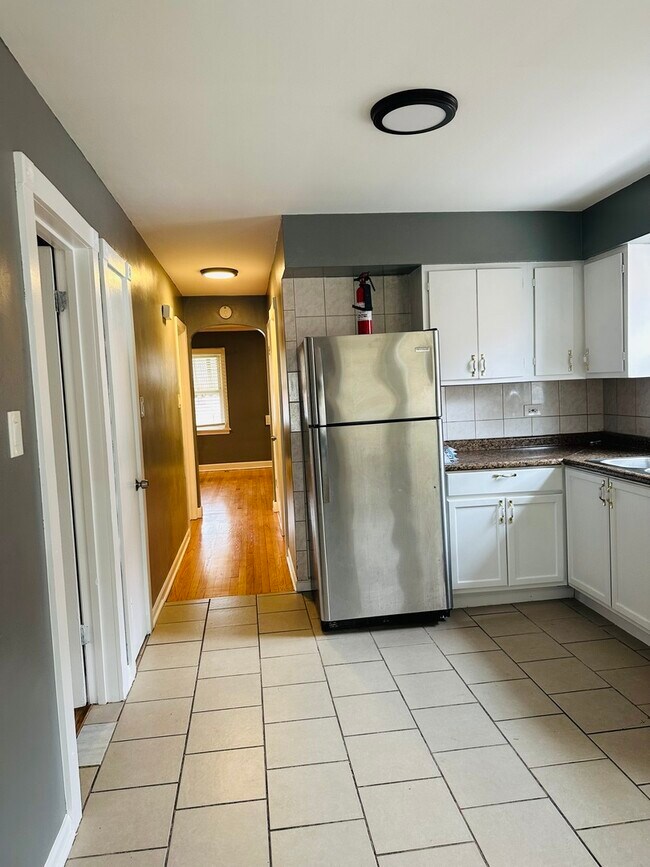 Building Photo - 3850 W 81st St