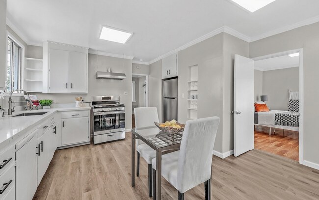 Building Photo - 3 Bed REMODELED Single Family Home Availab...