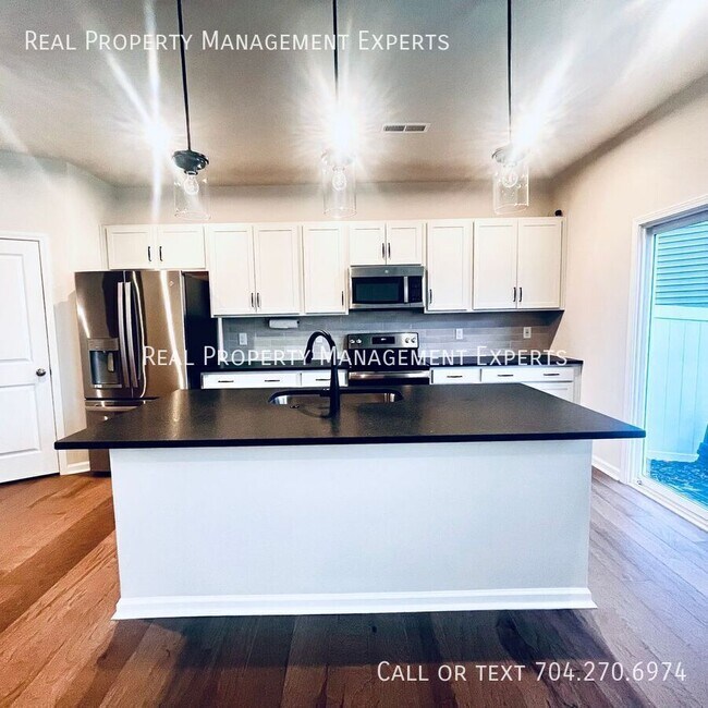Building Photo - 3162 Hutton Gdns Ln