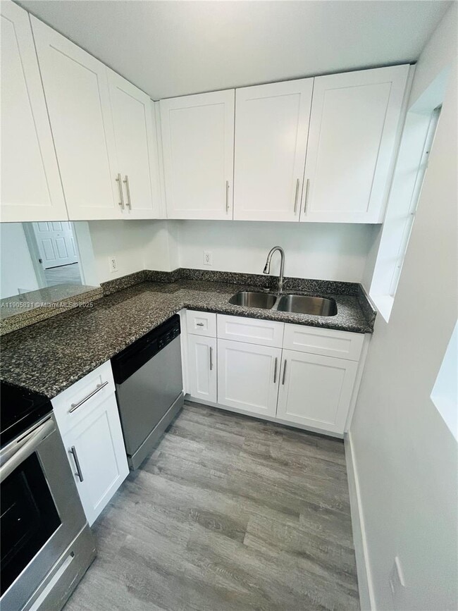 Foto del edificio - 950 Bay Dr