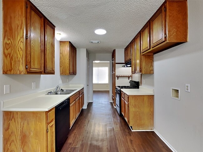 Building Photo - 16302 N Cross Dr