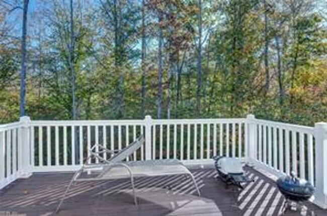 Foto del edificio - Call Sabrina Thomas at 757-767-0767 for more information