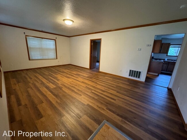 Building Photo - 2 br, 1 bath House - 555 SE Century Boulevard