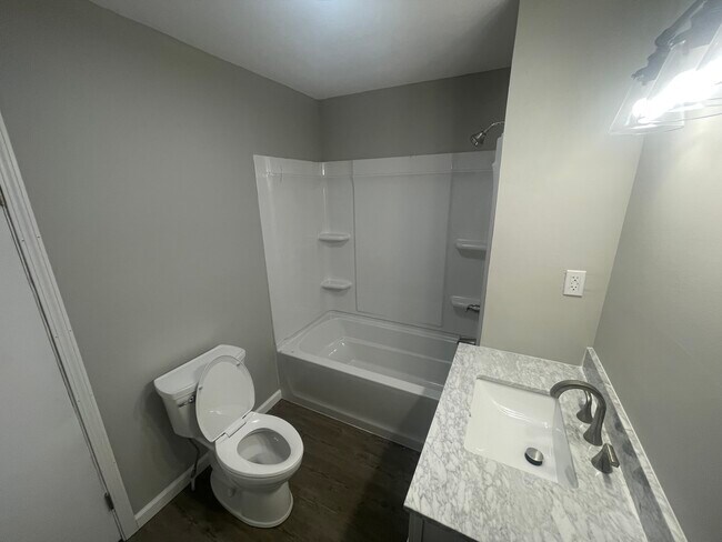 Foto del edificio - 679 N Market St