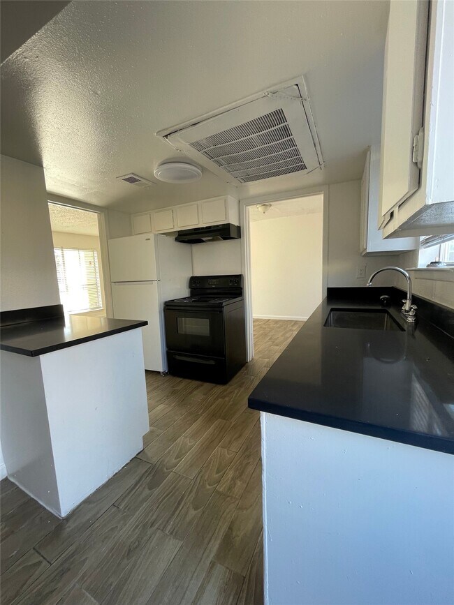 Foto del edificio - 6200 W Tidwell Rd