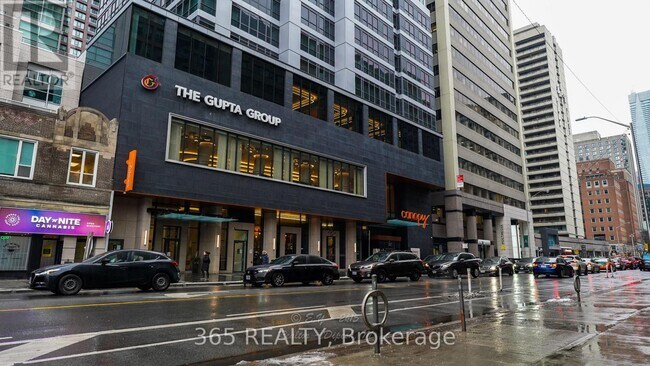 Building Photo - 395 Bloor St E