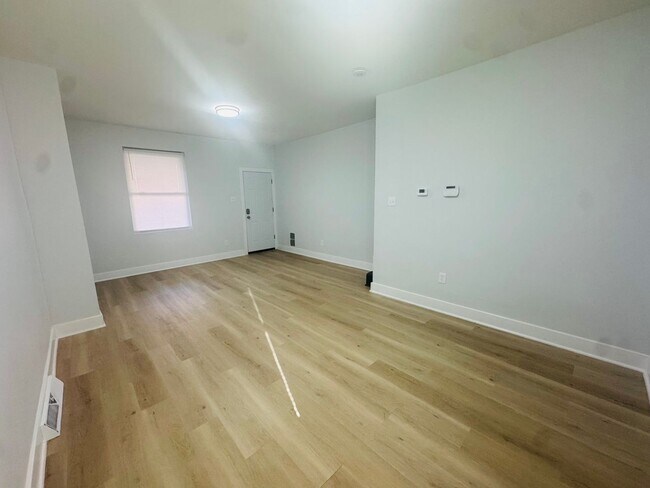 Foto del edificio - Renovated 4bd/1bth House with Rear yard!! ...