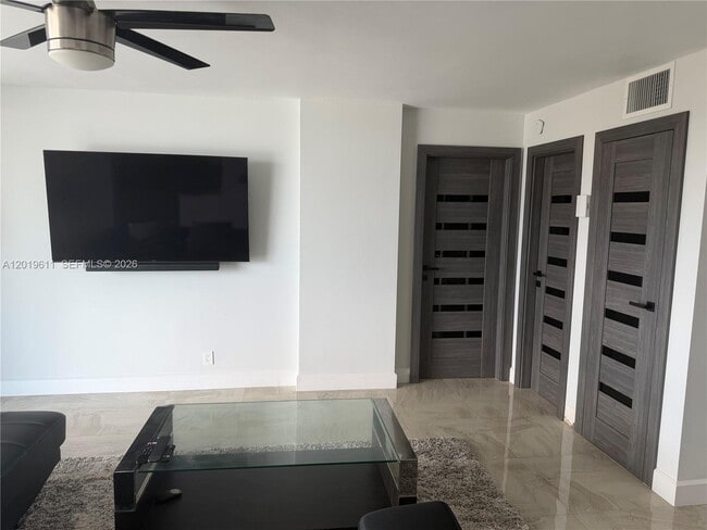 Foto del edificio - 137 Golden Isles Dr