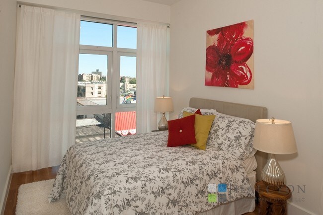 Foto del edificio - 301 Sullivan Pl