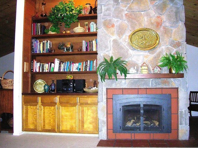 Building Photo - 131 E Carmel Valley Rd