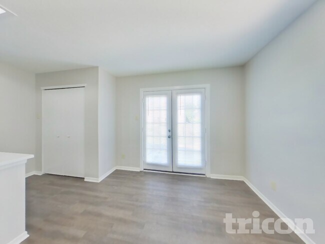Foto del edificio - 5753 N Jamestown Dr