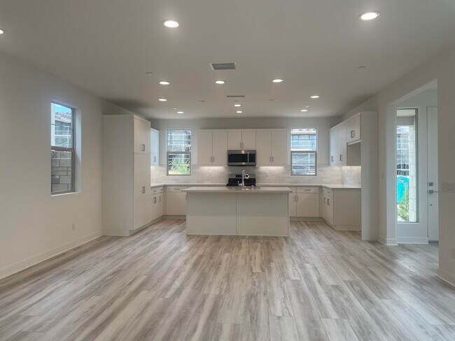 Building Photo - 35953 Randall Ln